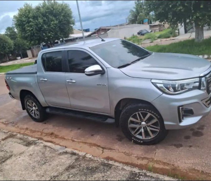 URGENTE: Duas Hilux são furtadas durante a festa de aniversário de Nova Canaã.
