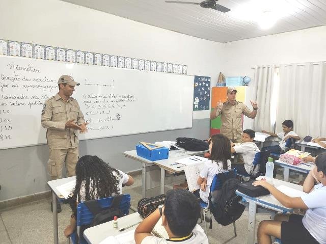 Bombeiros de Colíder realizam palestras educacionais sobre os incêndios florestais. (Fotos)