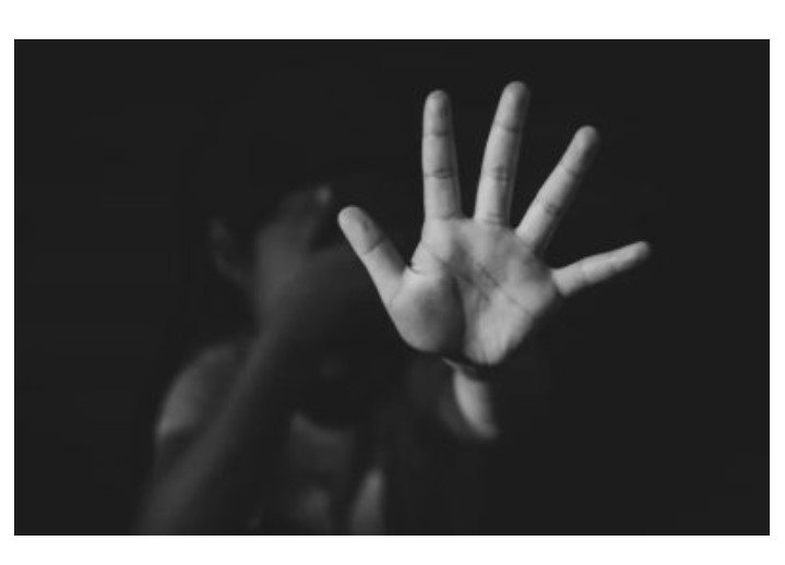 Garoto obriga menina a pegar em seu pênis e mãe da vítima registra B.O