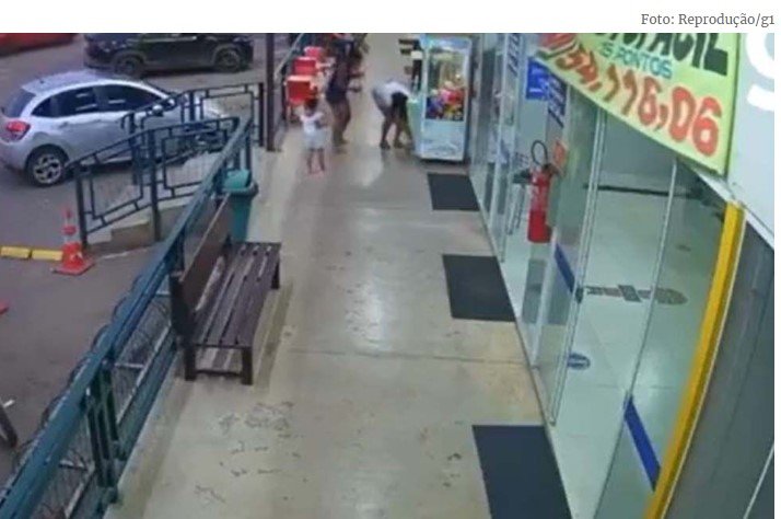 Bebê de 1 ano fica presa dentro de máquina de pelúcias em Cuiabá;Vídeo