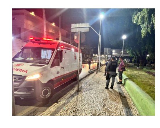 Morador de rua é morto a facadas em praça no Centro de Cuiabá