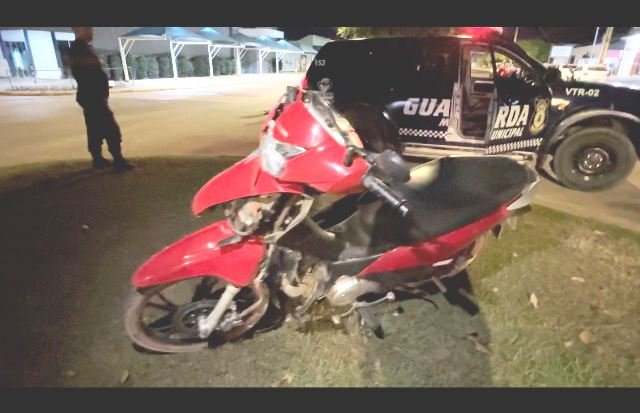 Moto de mulher em Colíder fica destruída após a mesma sofrer um acidente. (Vídeo)