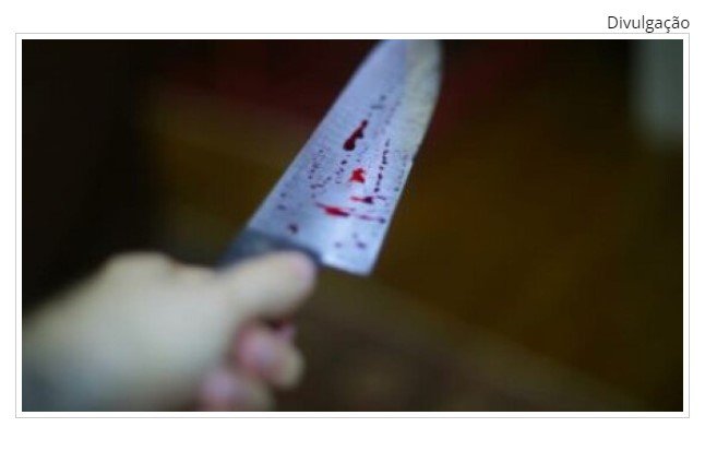 Mulher de 43 anos leva facadas de homem dentro de casa; suspeito fugiu