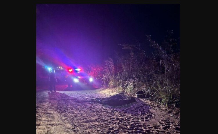 Homem é assassinado e tem corpo desovado em bairro da capital de MT.
