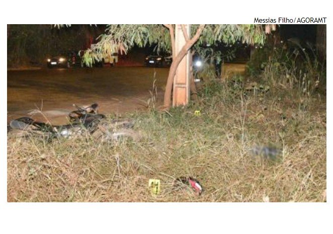 Populares encontram motociclista morto às margens de via; acidente é investigado