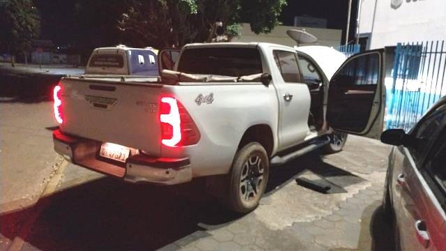 COLÍDER: Caminhonete Hilux furtada em Cuiaba e recuperada pela PM. (Fotos)