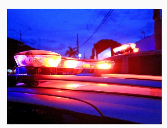 Criança de 7 anos, é baleada na cabeça após namorado de irmã fazer sinal de facção