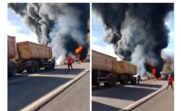 Acidente entre carretas e picape mata motorista; veículo pega fogo