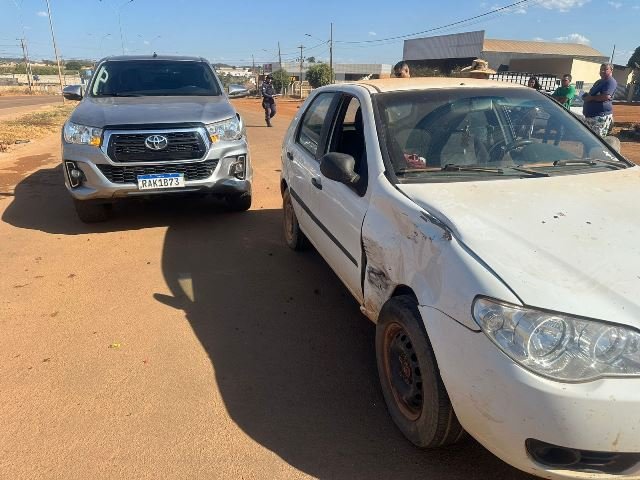 COLÍDER: Motorista de Palio abalroa em Hilux na transversal da MT-320. (Vídeo)
