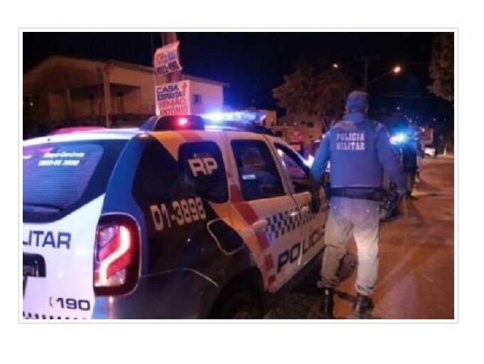 Homem é preso após espancar e tentar matar esposa; vítima fingiu de morta