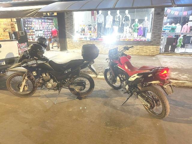 GCM de Colíder apreende moto sem placa documentos atrasados e com características de wheeling (empinação). (Vídeo)