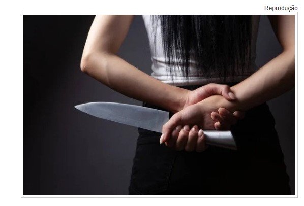 Mulher esfaqueia namorado idoso após crise de ciúmes