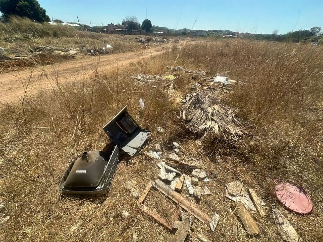COLÍDER: Moradores reclamam de chácara do Ex-sec 'todo poderoso' que virou lixão à ceu aberto! (Fotos)