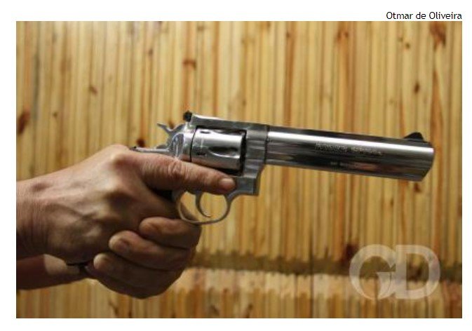Jovem é assassinado a tiros durante festa da cidade