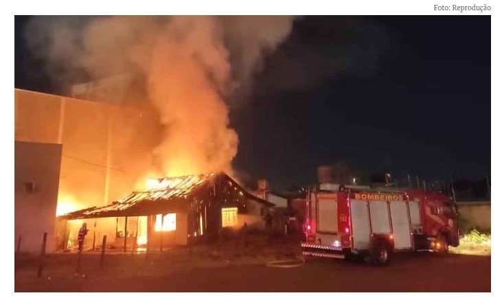 Jovem é preso suspeito de incendiar casa da ex-namorada com filho dentro em MT