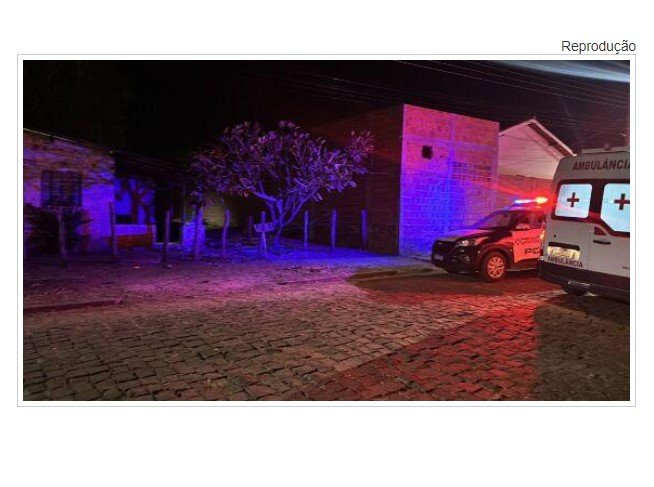 Homem é assassinado com tiros e facadas dentro de casa após bebedeira. (Fotos)