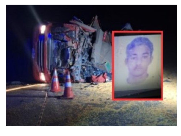Carreta com milho tomba e motorista morre preso às ferragens