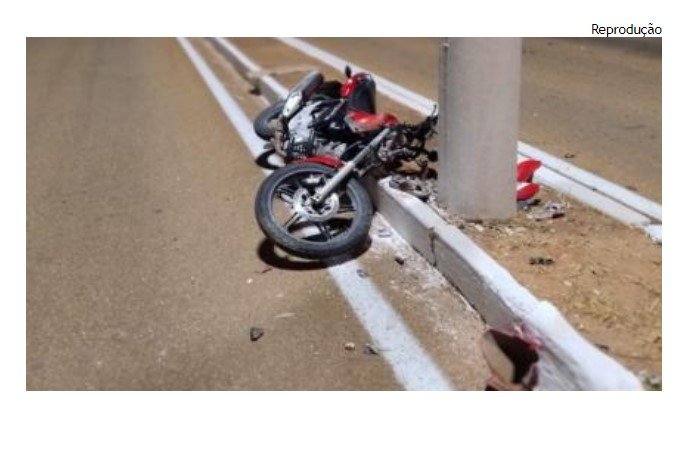 Motociclista perde o controle, bate contra poste e morre em MT