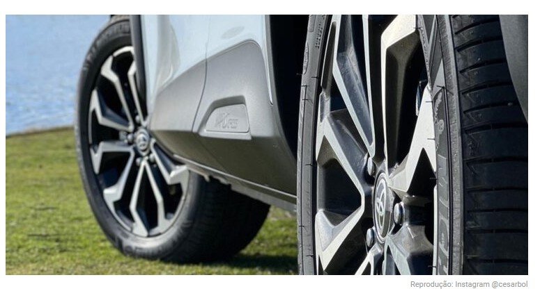Toyota lança carro que faz até 30 km/l e é um dos mais baratos aqui no Brasil!