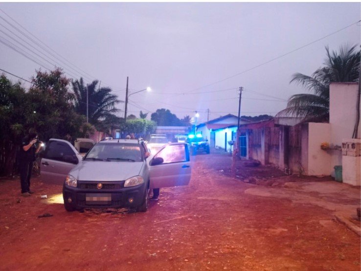 'Carrapatinho' é assassinado a tiros dentro de carro em Cáceres; outra pessoa fica ferida