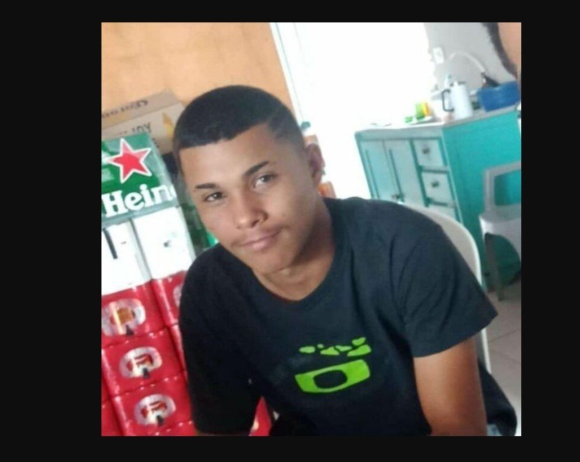 Jovem é morto a tiros por dupla em motocicleta em frente a tabacaria em MT