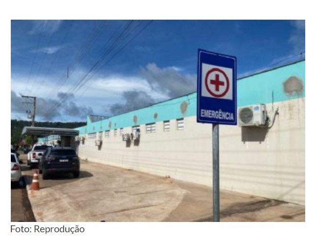 Casal vítima de disparos de arma de fogo é 'despejado' na porta de hospital por caminhonete