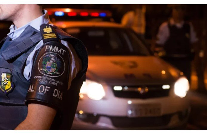 SINOP: Crianças são encontradas abandonadas atrás de contêiner de lixo.