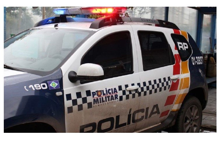 Mulher é encontrada morta na rua com cocaína na mão