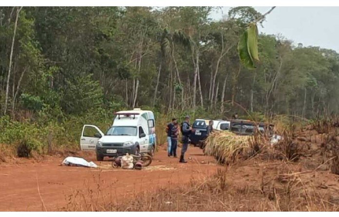Professor aposentado morre em acidente entre moto e caminhonete