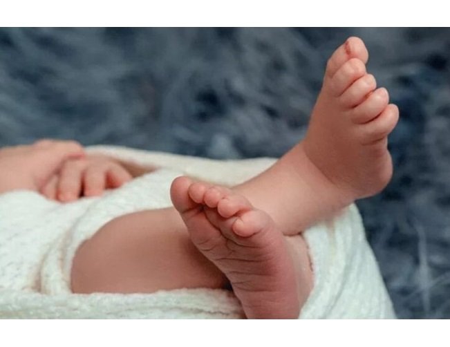 Bebê de seis meses morre após cair de cômoda durante troca de fralda