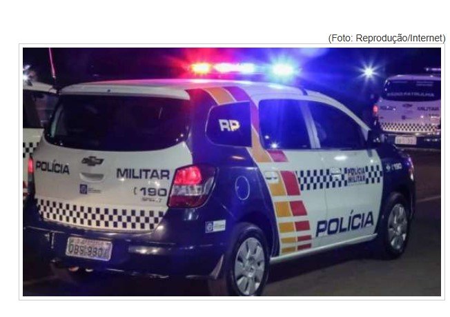 Criminoso esfaqueia esposa com bebê no colo e na frente da filha de 5 anos