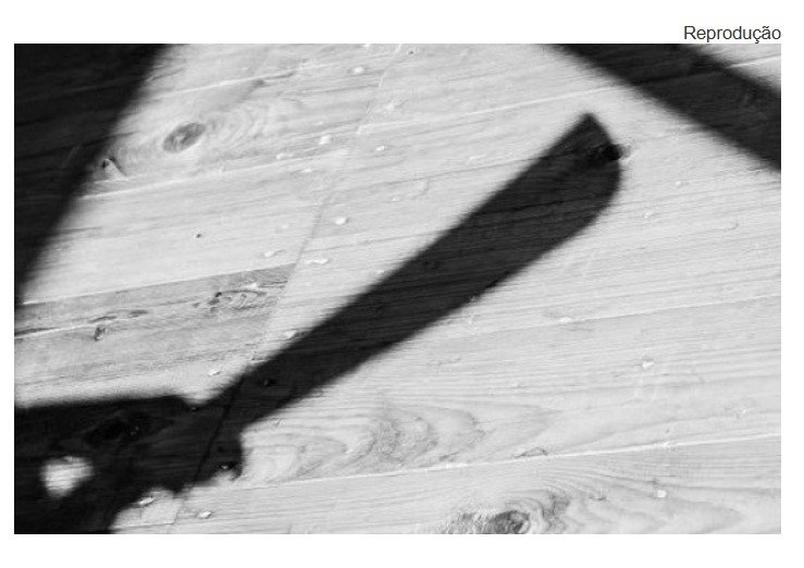 Homem tenta decepar filho com facão após ser cobrado de dívida