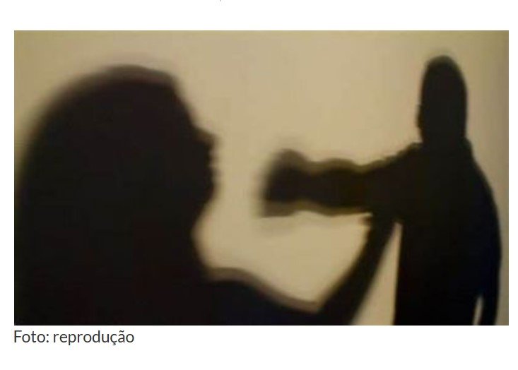 Homem é preso por agredir namorada a pauladas e atear fogo