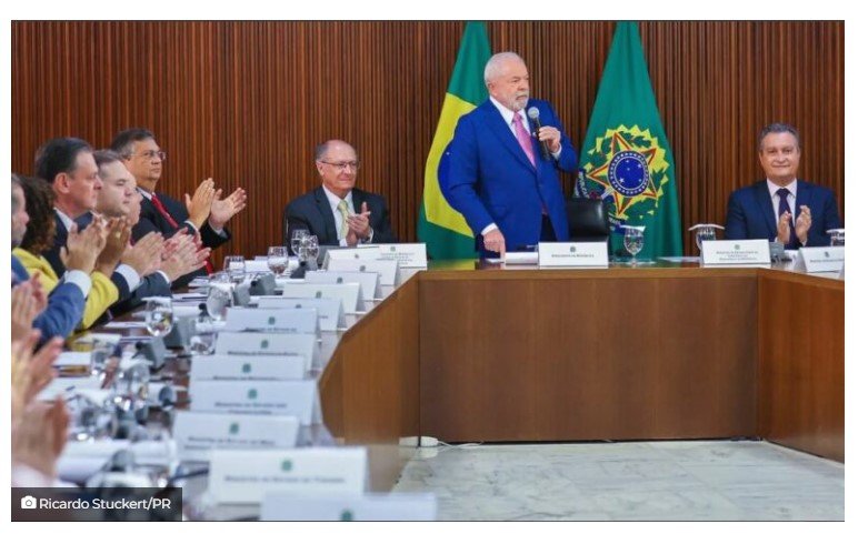 Lula faz mais uma reunião com ministros para definir cortes no orçamento