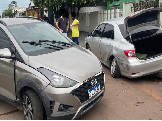 COLÍDER: Polícia registra abalroamento logo cedo no centro da cidade
