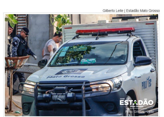 Homem bêbado morre após dormir dentro de carro com amigo