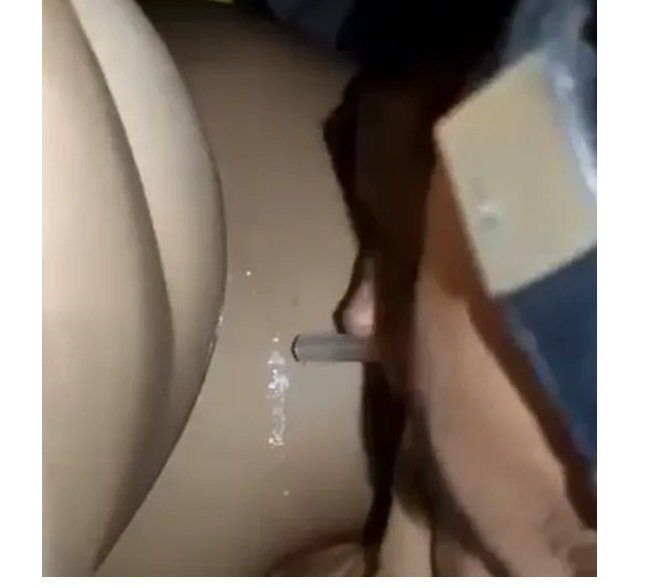 Funcionário da Prefeitura de Colniza grava vídeo cheirando 'pó branco' no corpo de uma mulher e posta no grupo da Prefeitura.