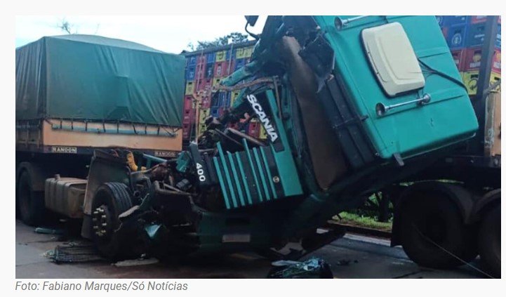 Colisão envolve três carretas na BR-163 em Sinop