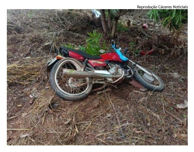 Idoso morre em acidente envolvendo moto e caminhonete