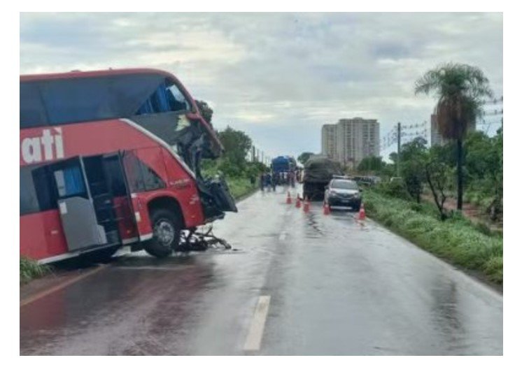 Passageiros de ônibus seguem internados em Cuiabá