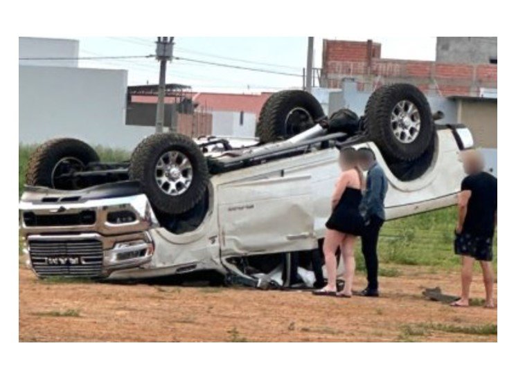 SINOP: Maluco pega RAM emprestada e capota em terreno baldio na 'capital no Nortão'