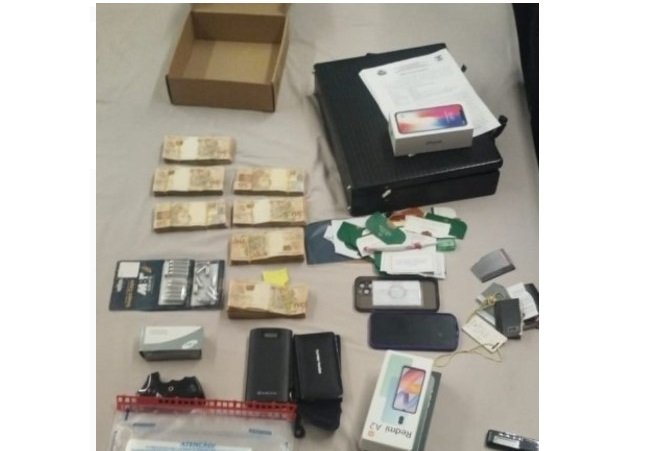 Polícia apreende R$ 34 mil, celulares e computadores de alvos investigados por assassinato de advogado