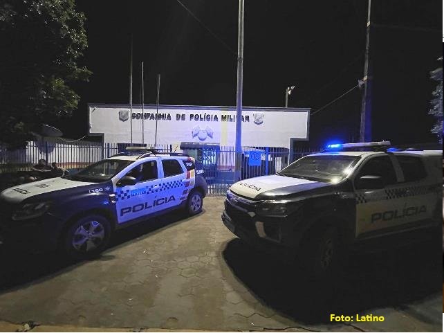 COLÍDER: Casal de motociclista sofre fraturas ao atropelar uma anta na pista.