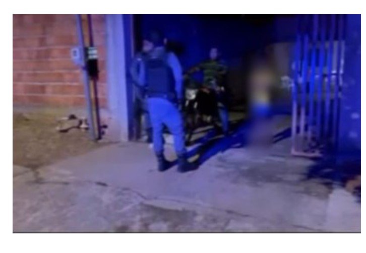 Jovem que matou a avó e fumou ao lado do corpo ameaça chacina contra família
