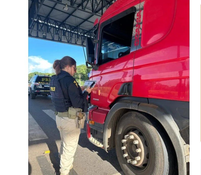Motorista de Caminhão Carregado com Madeira é Flagrado com Cocaína na Cabine na BR-070