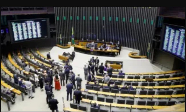 Câmara aprova urgência para análise de projetos do pacote de cortes de gastos