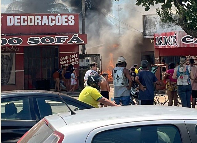 COLÍDER: Bombeiros extingem incendio em empresa de estofados. (Vídeo)