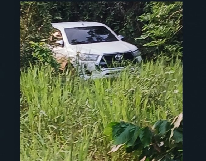 COLÍDER: Hilux furtada em Sinop é encontrada abandonada próximo rio Carapá.