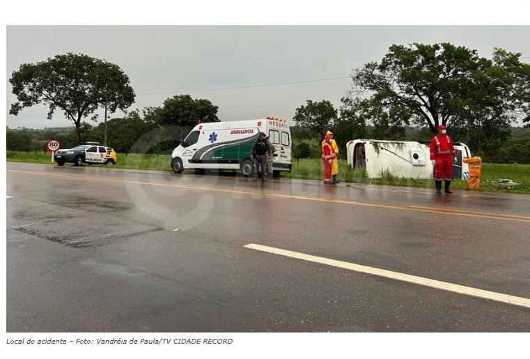 Mulher morre apos motorhomes sair da pista e capotar na MT-130