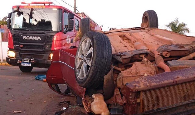 Jovem morre em acidente com 3 veículos no interior de MT